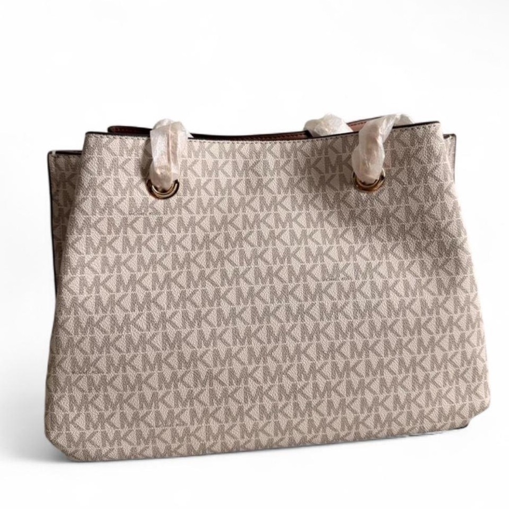 NWT ~ Michael Kors Teagan Large Logo Shoulder Bag in Vanilla (style #35S0GXZS7B) - Picture 6 of 7